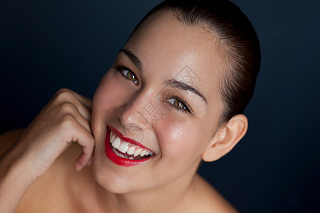 吃完老字号送来的腐乳元宵，建设者们说：干劲更足了！