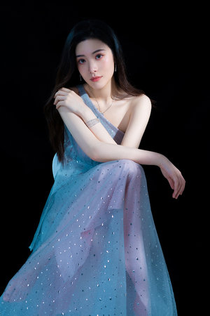 江苏镇江：就地过年娃 体验“小警察”