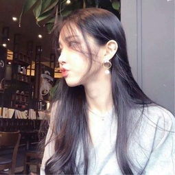 辽宁一游客坐在景区栏杆上时不慎后仰坠崖身亡,目击者发声