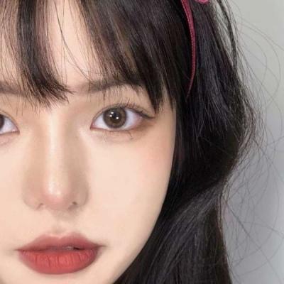 泰国男子疑因边充电边玩手机，触电身亡，尸体焦黑，手还紧握手机