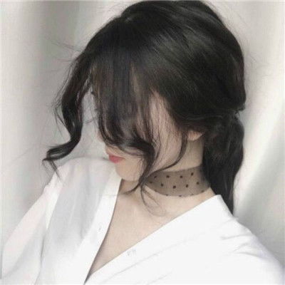 双缝干涉实验中，单个光子是通过左缝还是右缝？